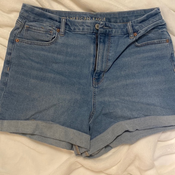 American Eagle Curvy Mom Shorts - Picture 1 of 4